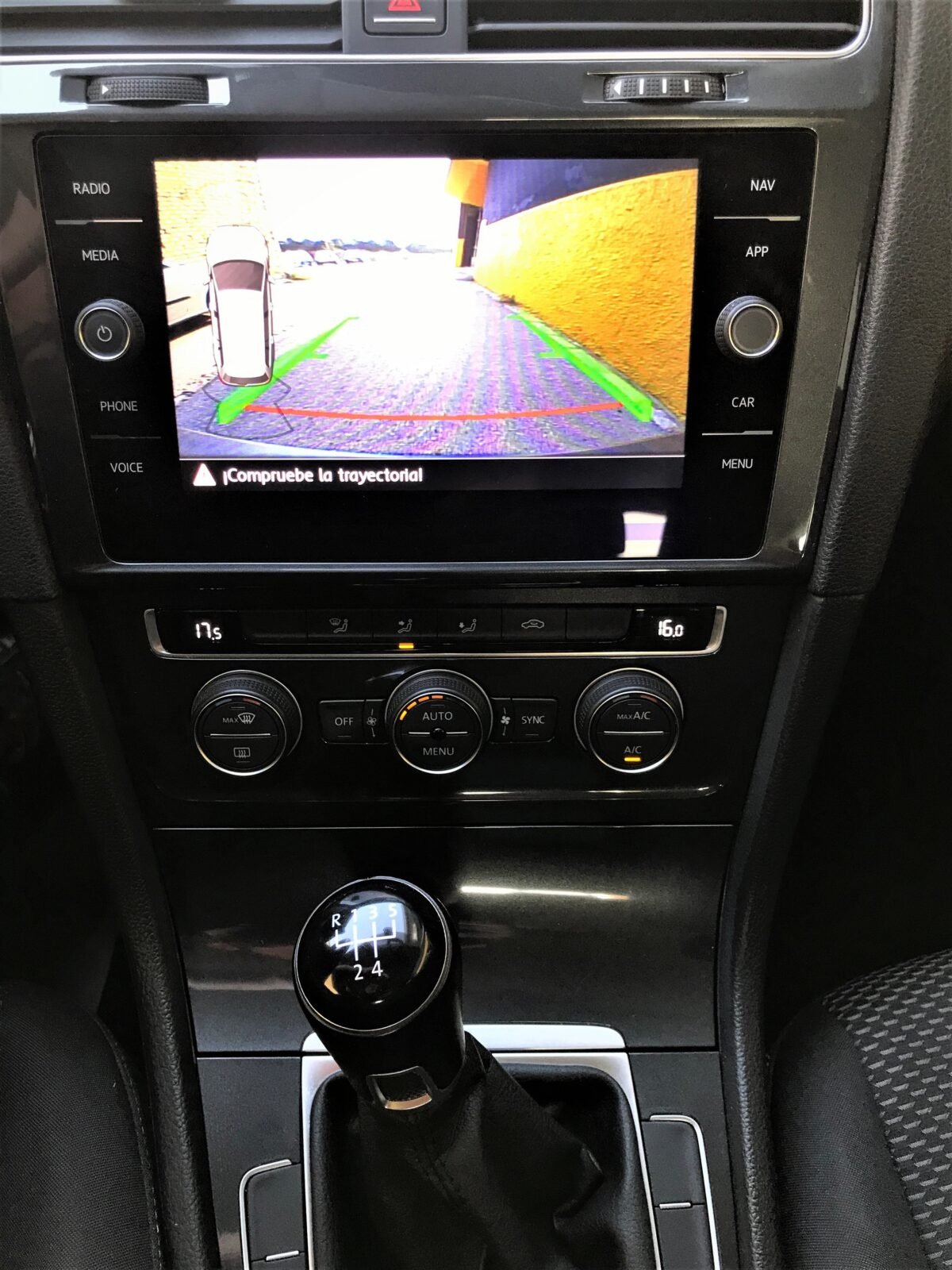 VOLKSWAGEN Golf Business 1.6 TDI Variant