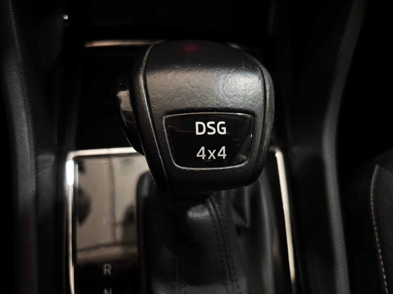 SKODA KAROQ 2.0 TDI 150 CV DSG 4x4–AUTOMÁTICO – 2021